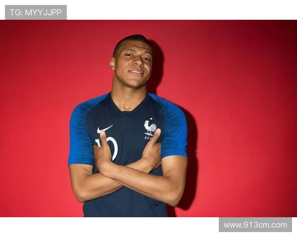 足球明星发型男生图片展示时尚潮流与个性魅力的完美结合